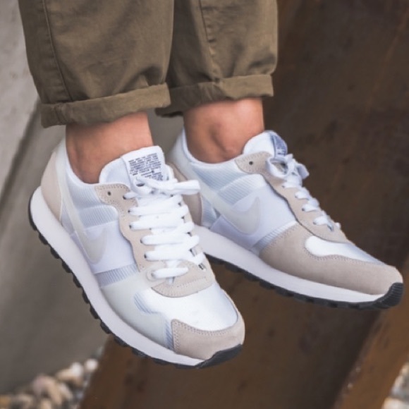 Nike Shoes - 🌸 Nike V Love O. X. White Beige Sneakers Shoes